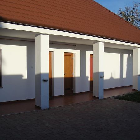 Paks Panzió Exterior foto