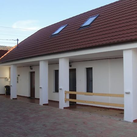 Paks Panzió Exterior foto